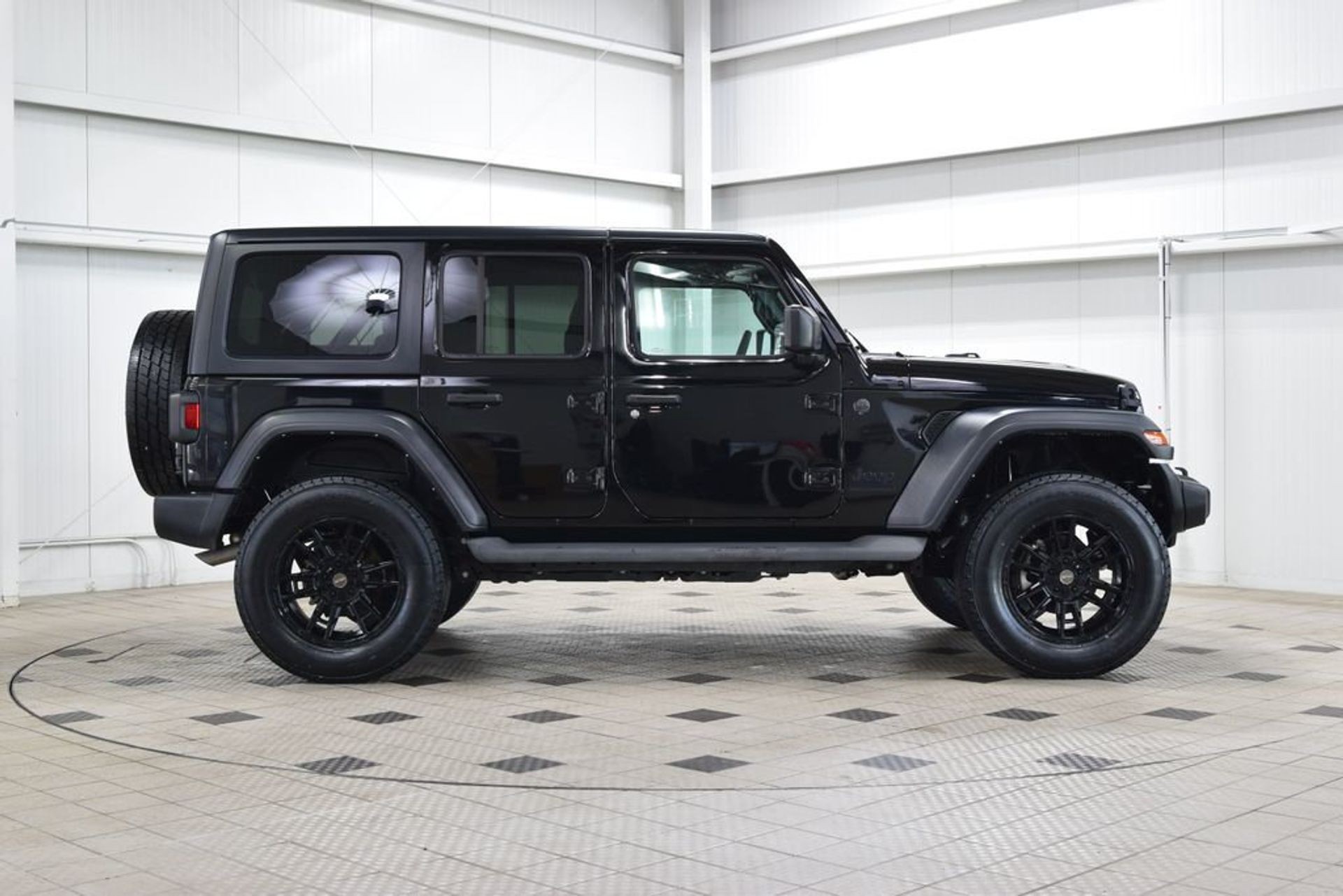 2024 Jeep Wrangler Sport — photo 3