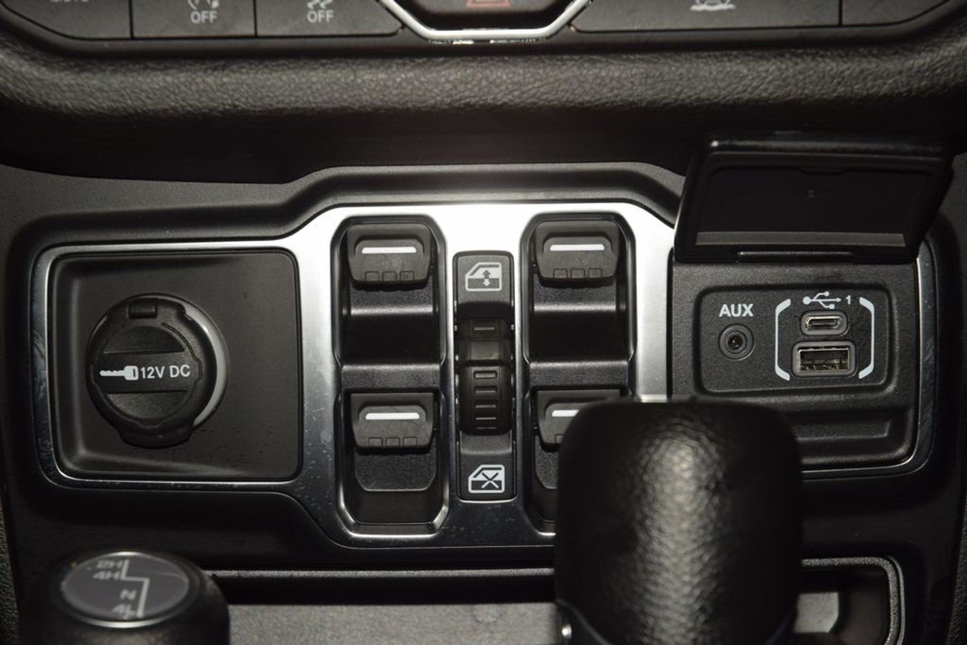 2024 Jeep Wrangler Sport — photo 23