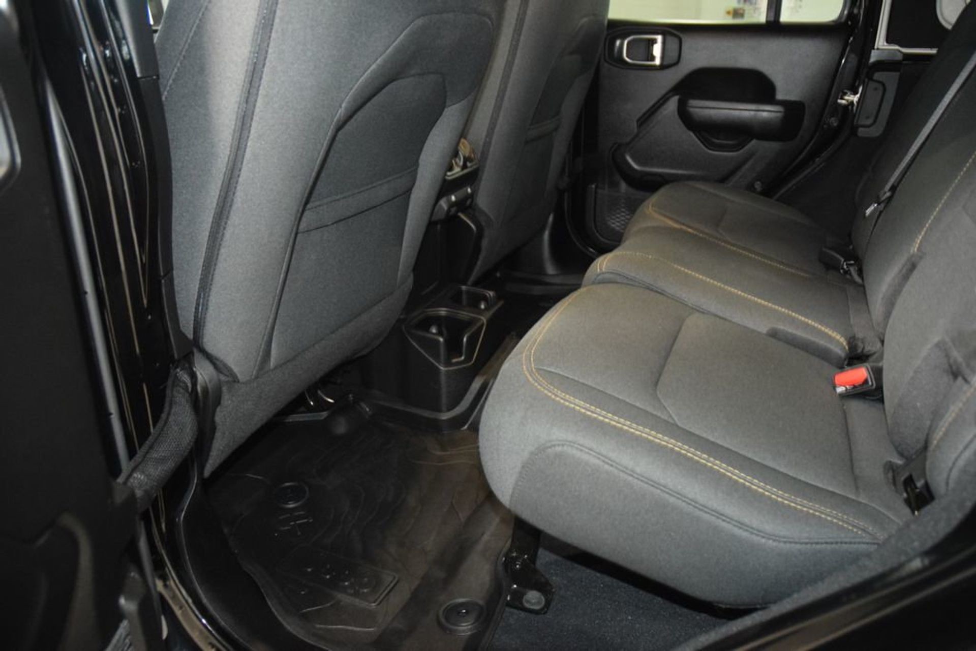 2024 Jeep Wrangler Sport — photo 30