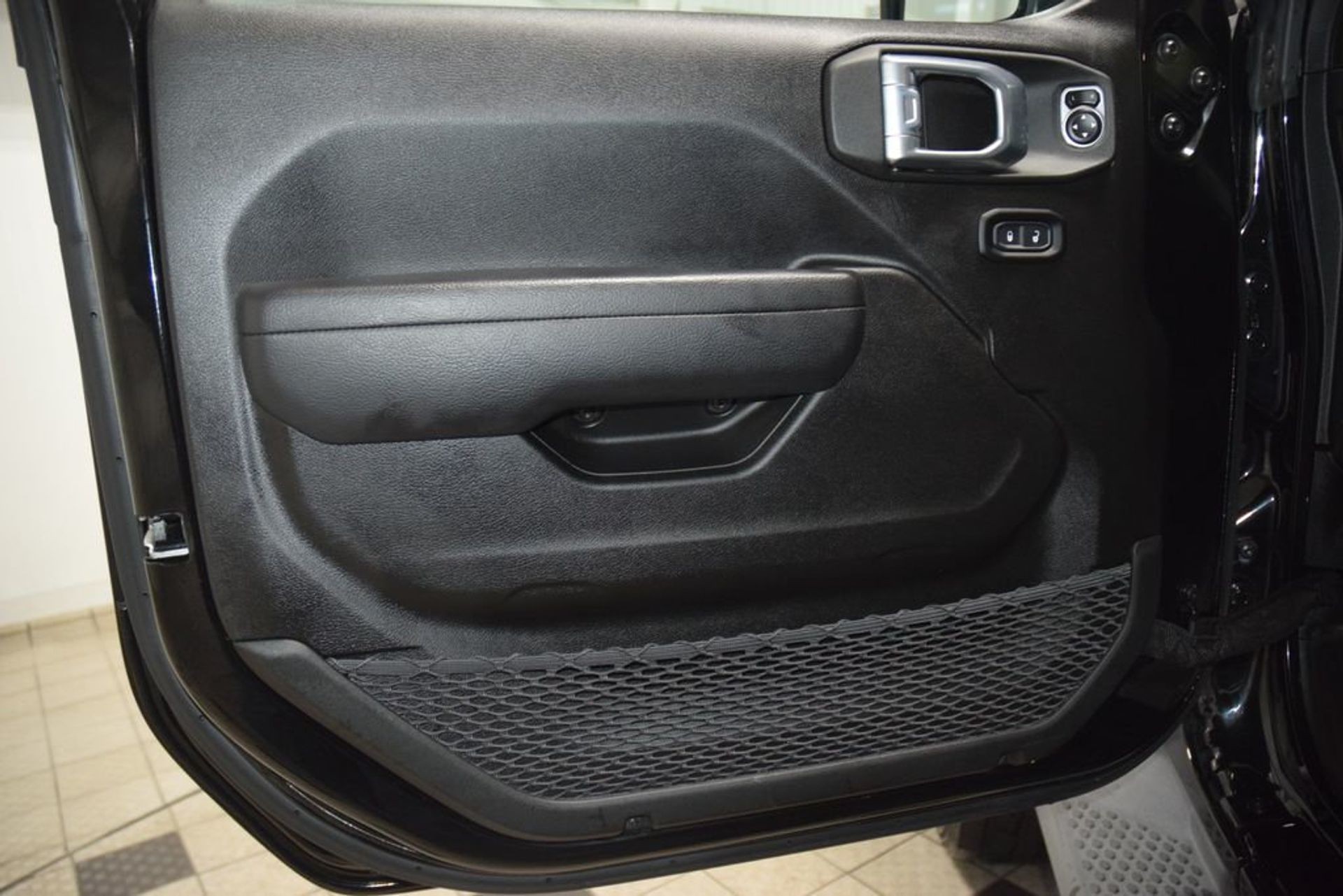 2024 Jeep Wrangler Sport — photo 32
