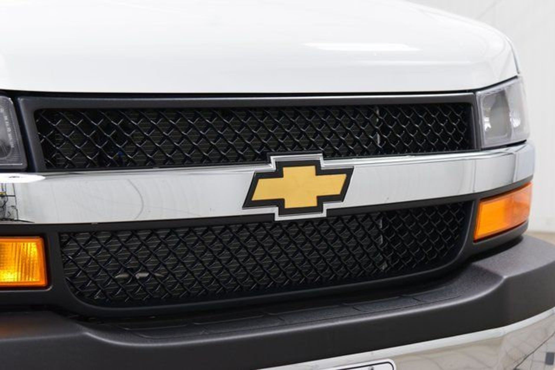 2025 Chevrolet Express 4500 Cutaway — photo 3