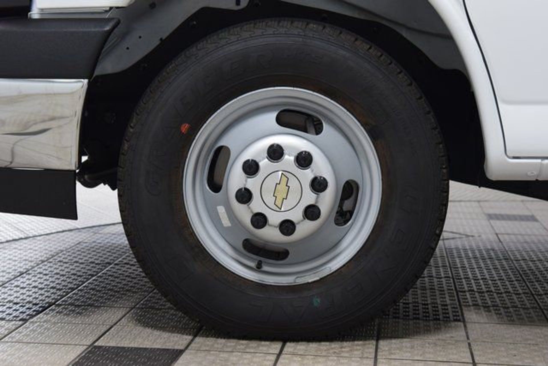 2025 Chevrolet Express 4500 Cutaway — photo 10
