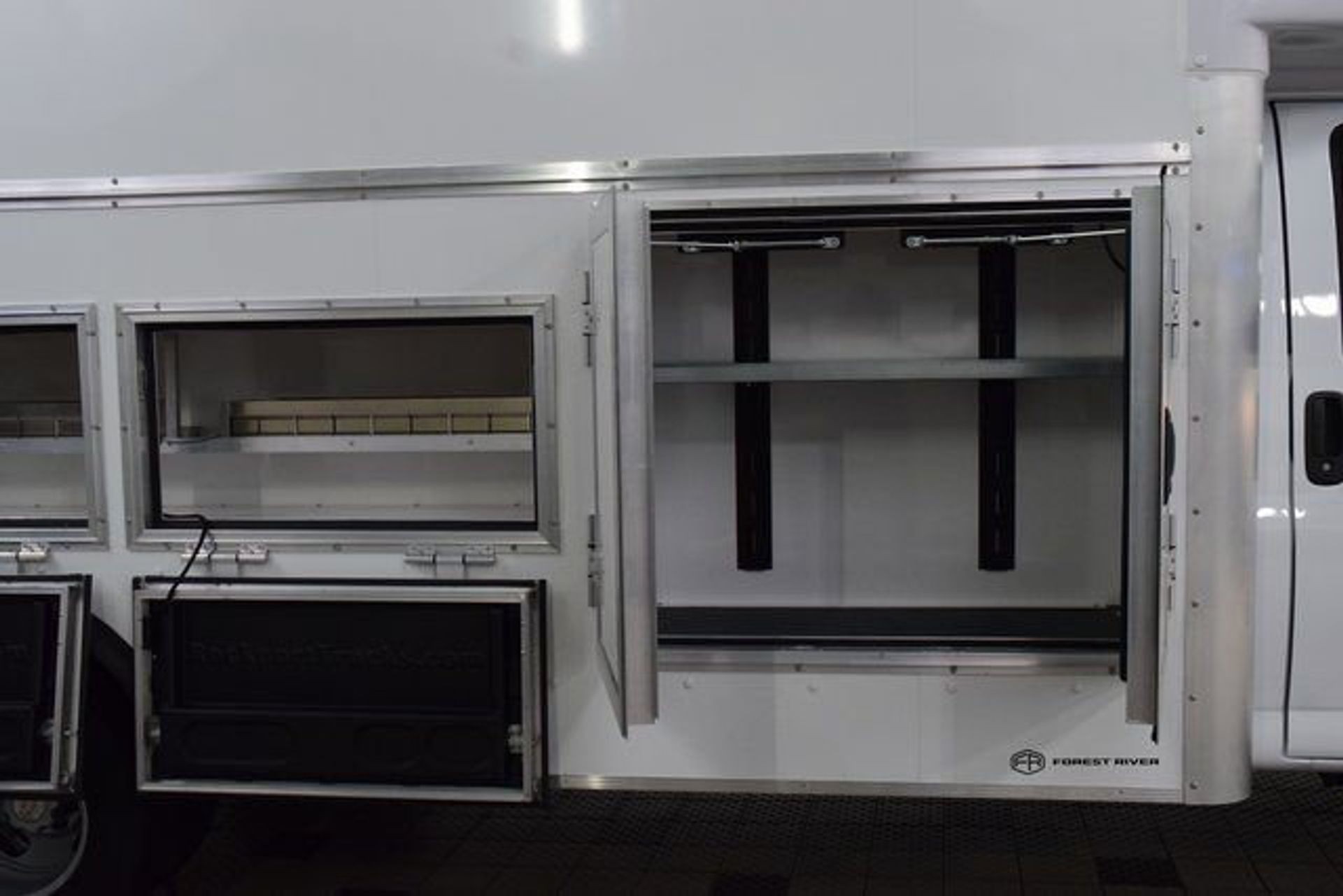2025 Chevrolet Express 4500 Cutaway — photo 31