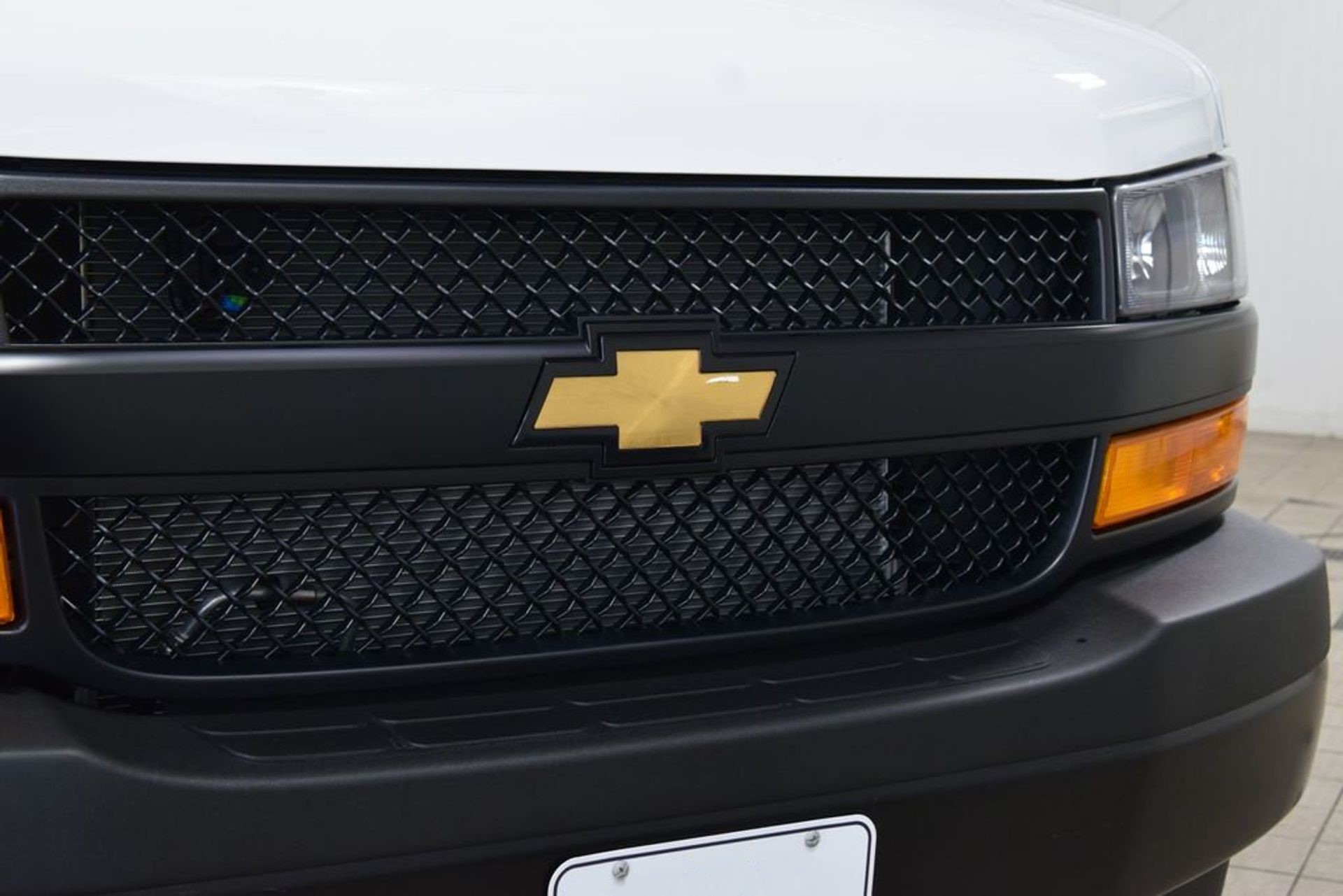 2026 Chevrolet Express 2500 Cargo Van — photo 3