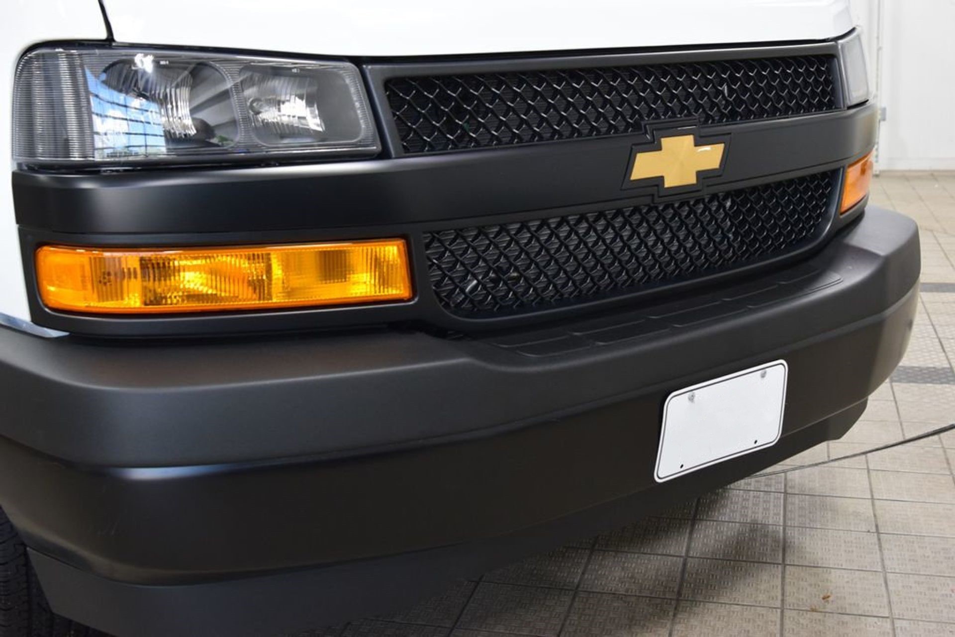 2026 Chevrolet Express 2500 Cargo Van — photo 5