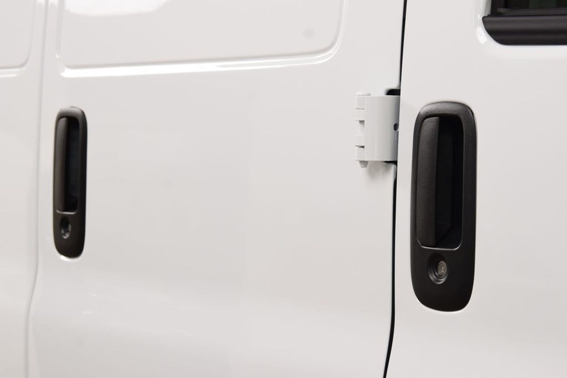 2026 Chevrolet Express 2500 Cargo Van — photo 7