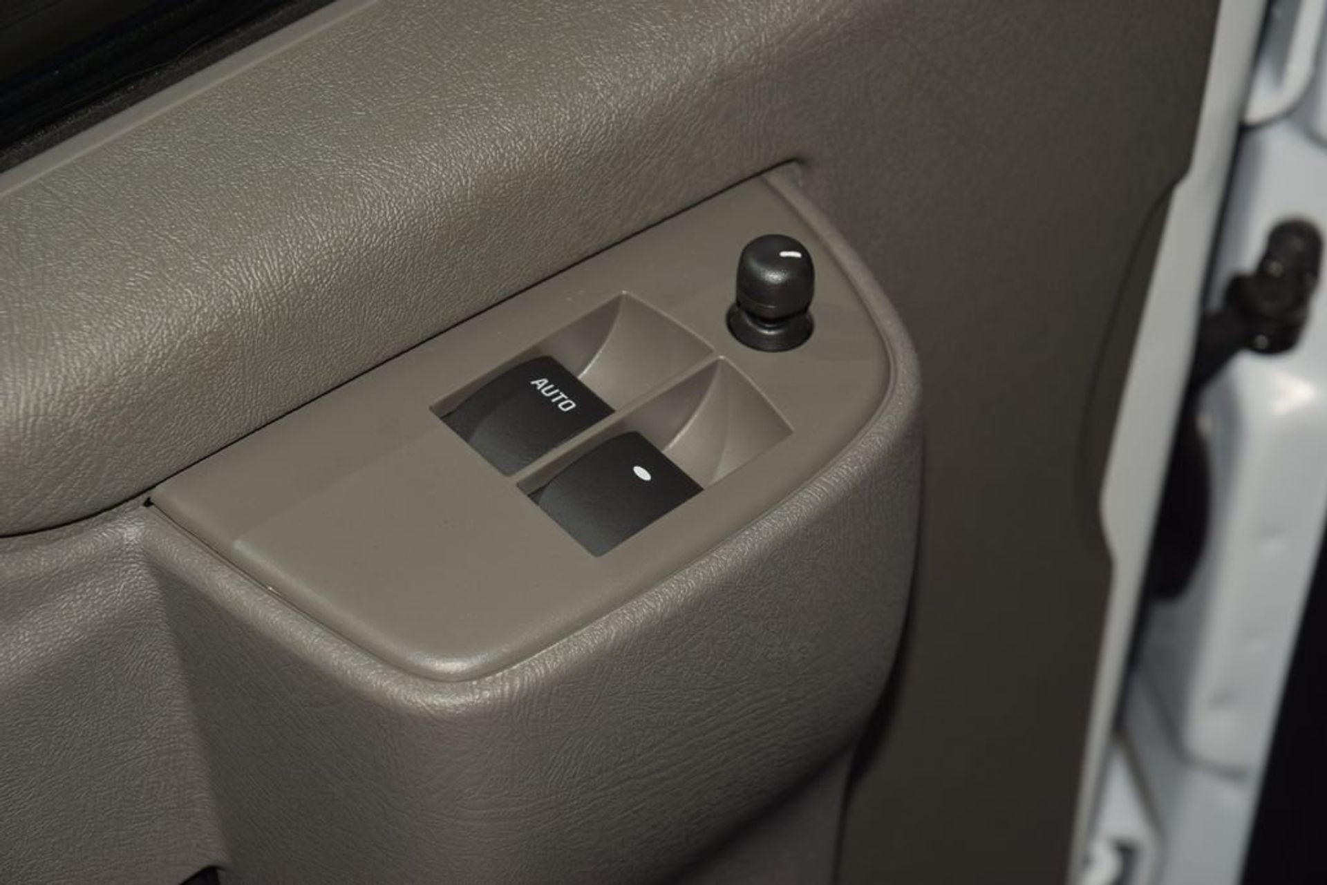 2026 Chevrolet Express 2500 Cargo Van — photo 23
