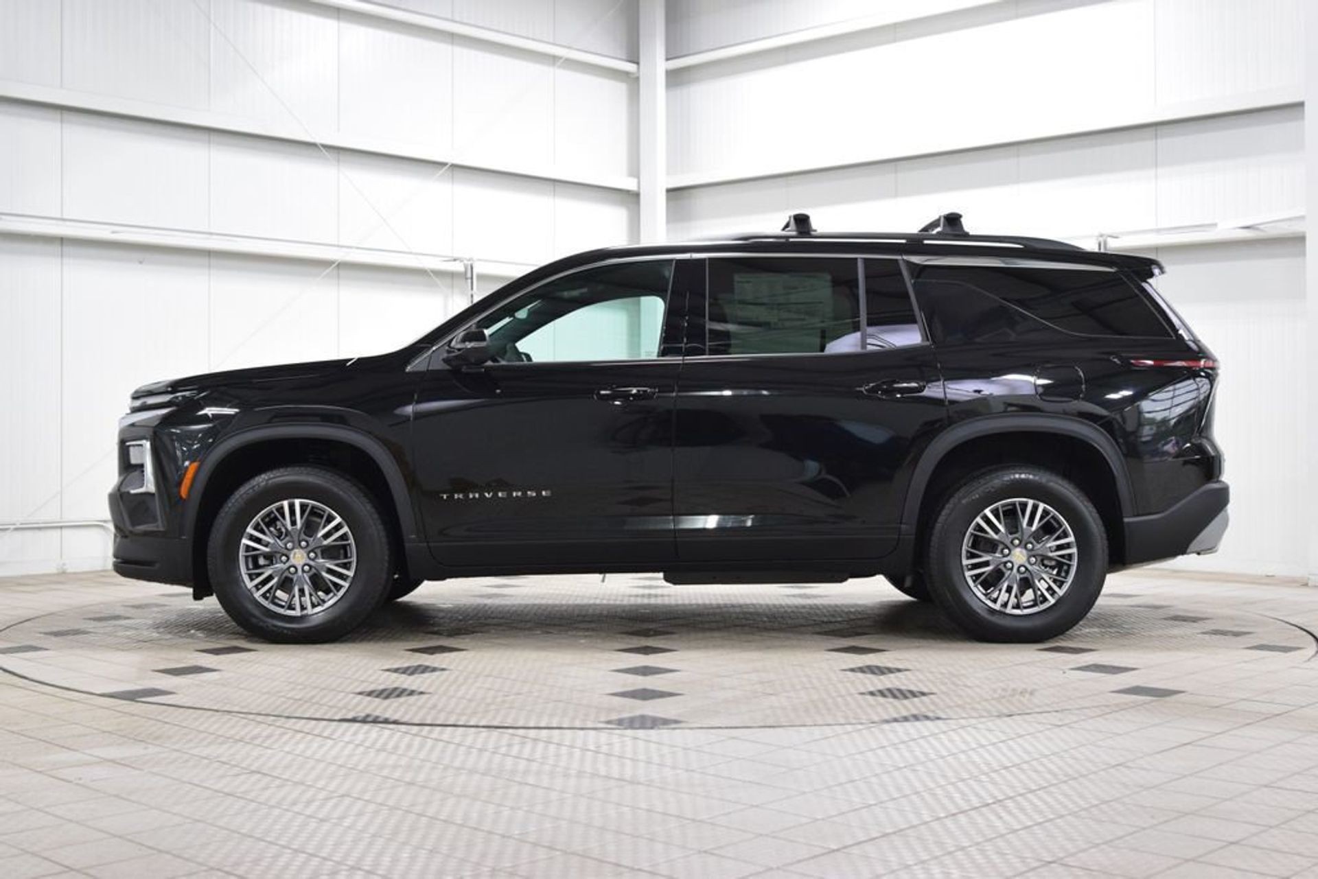 2026 Chevrolet Traverse LT — photo 1
