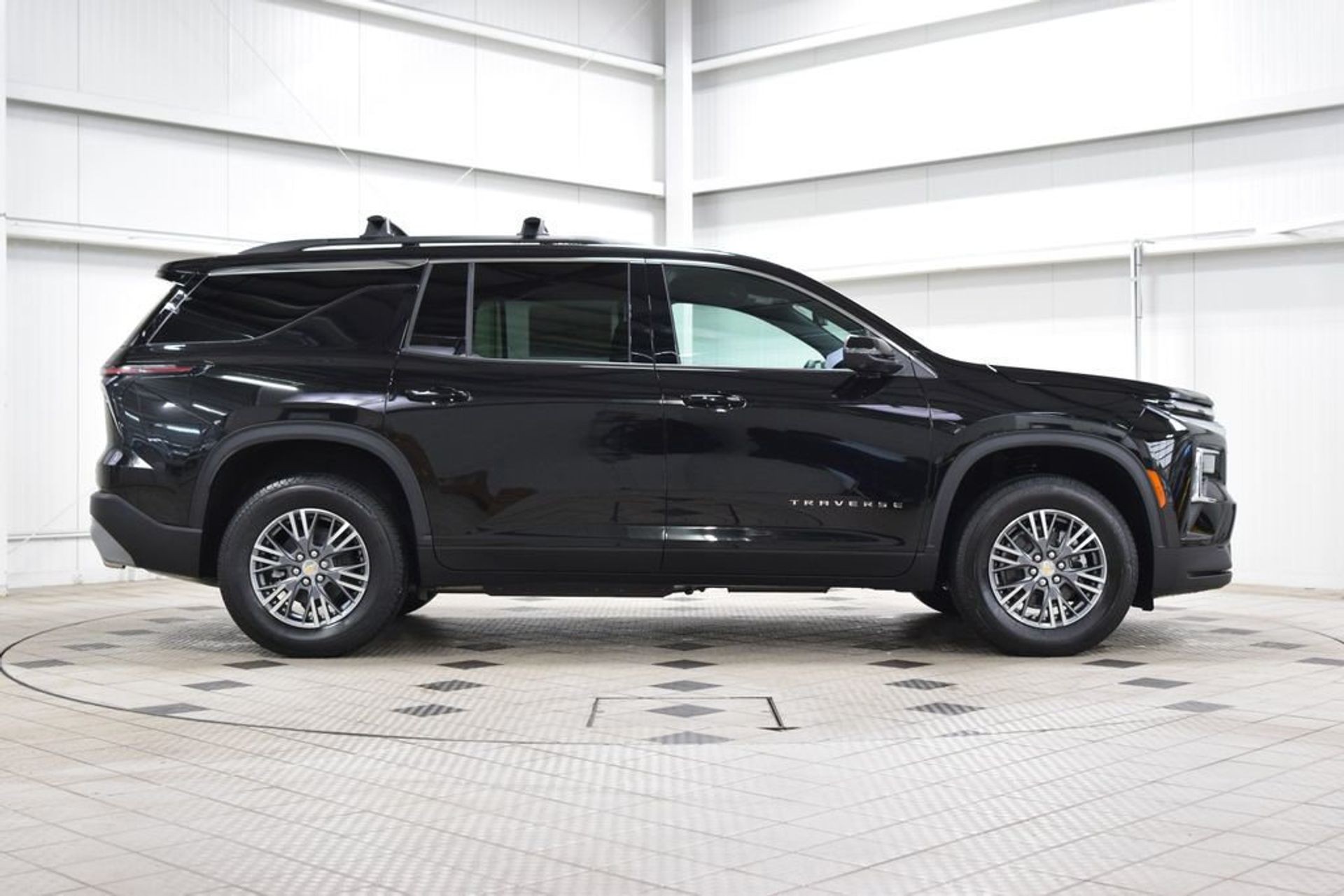 2026 Chevrolet Traverse LT — photo 3