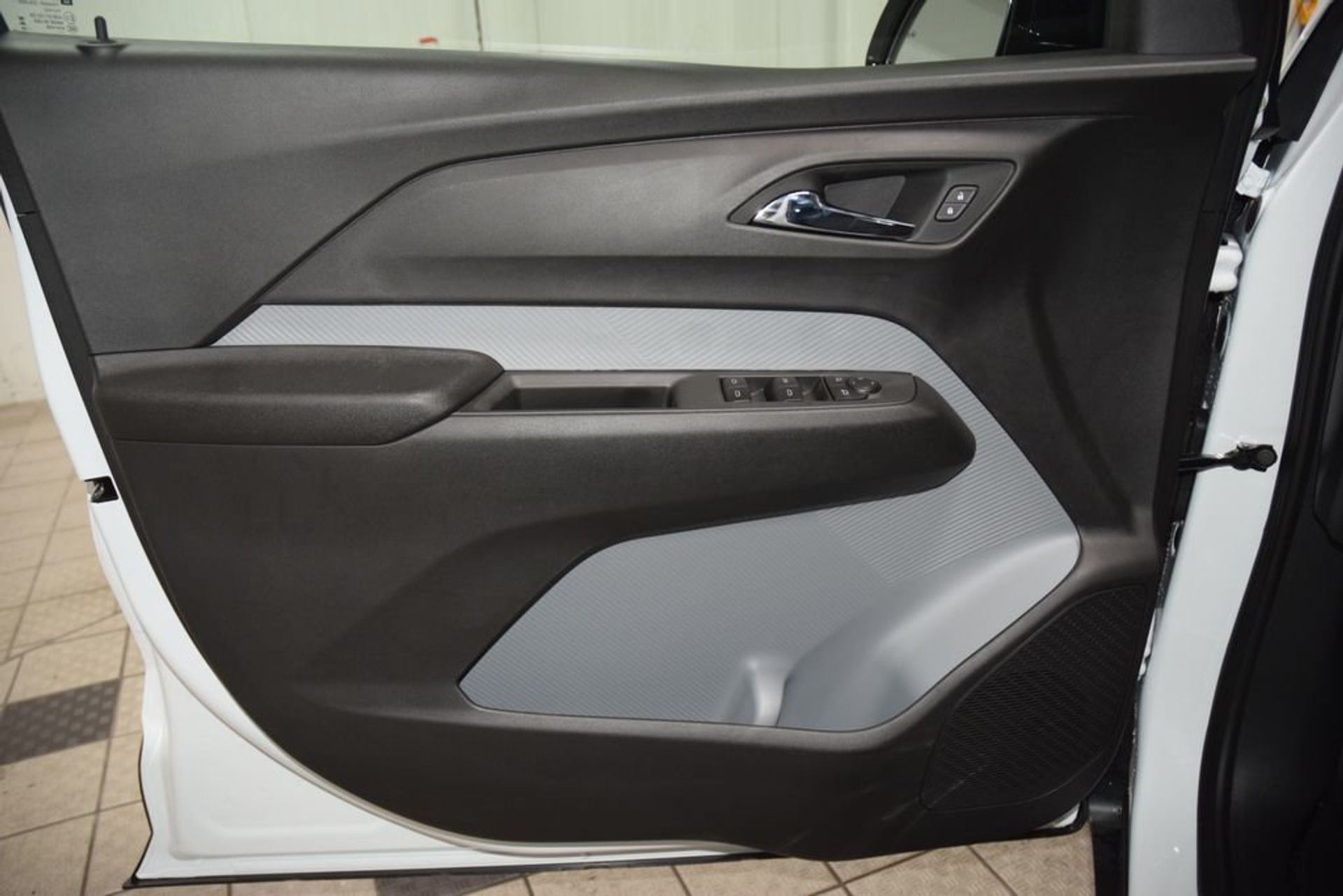 2027 Chevrolet Bolt LT — photo 27