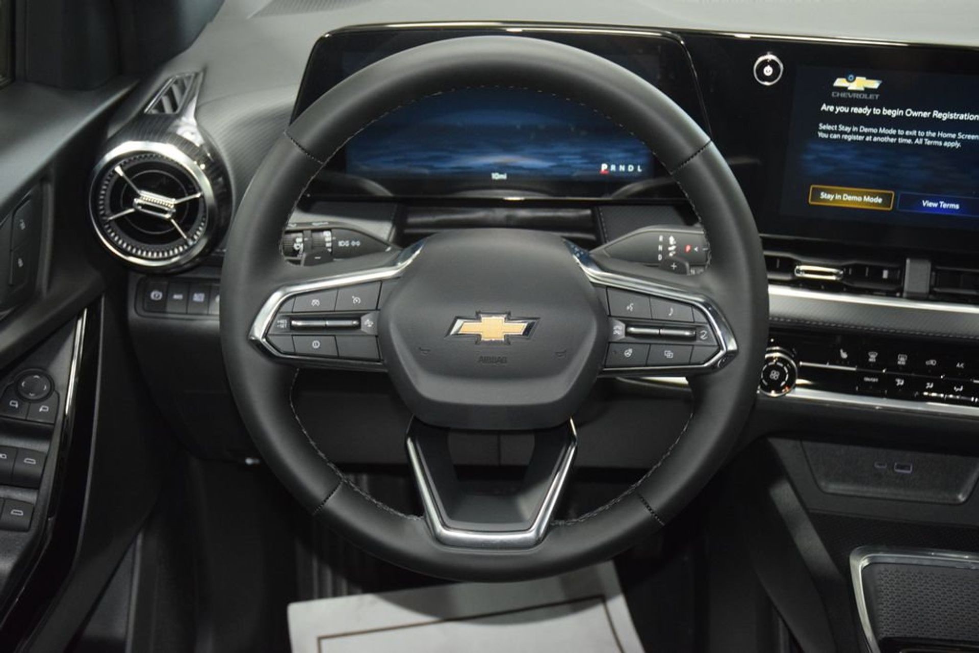 2027 Chevrolet Equinox LT — photo 22