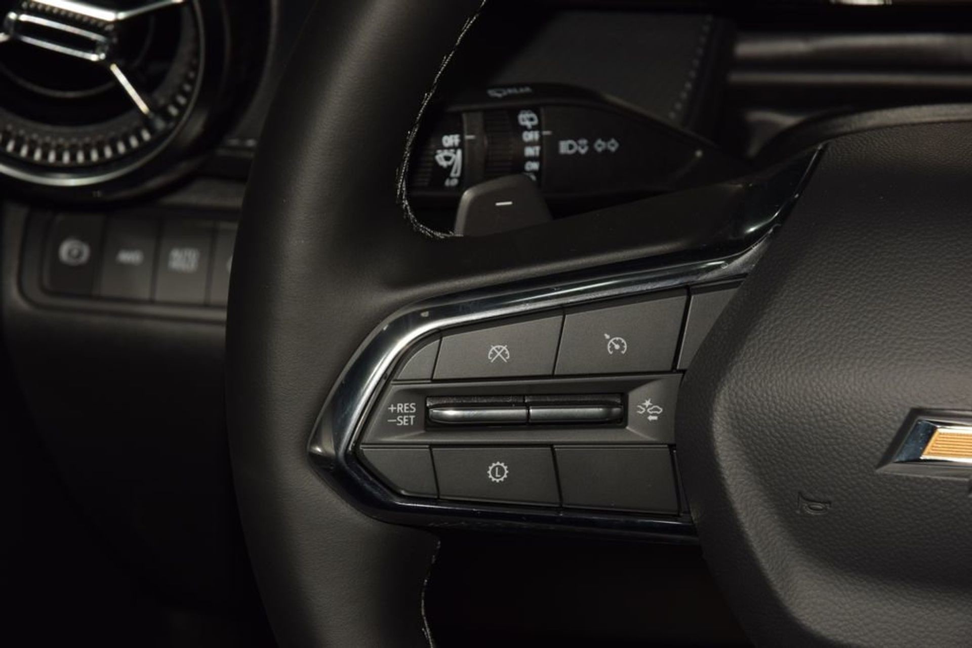2027 Chevrolet Equinox LT — photo 23