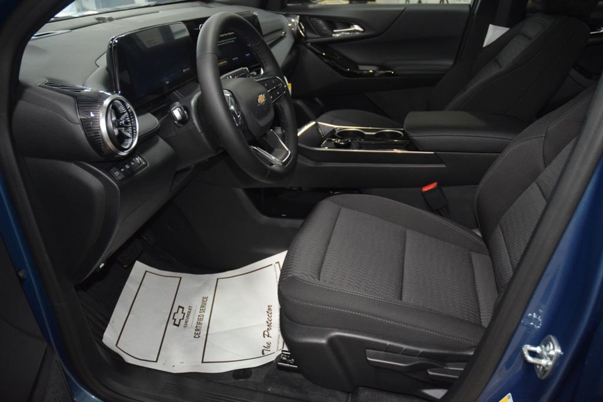 2027 Chevrolet Equinox LT — photo 25