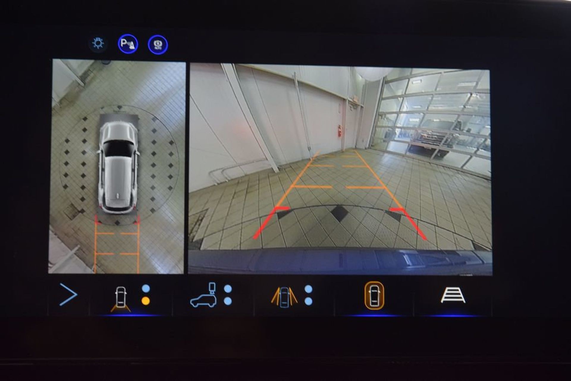 2027 Chevrolet Equinox LT — photo 35