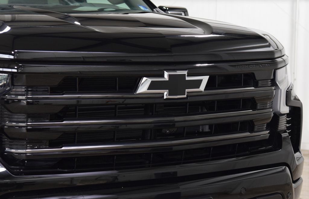 2025 Chevrolet Silverado 1500 — photo 8