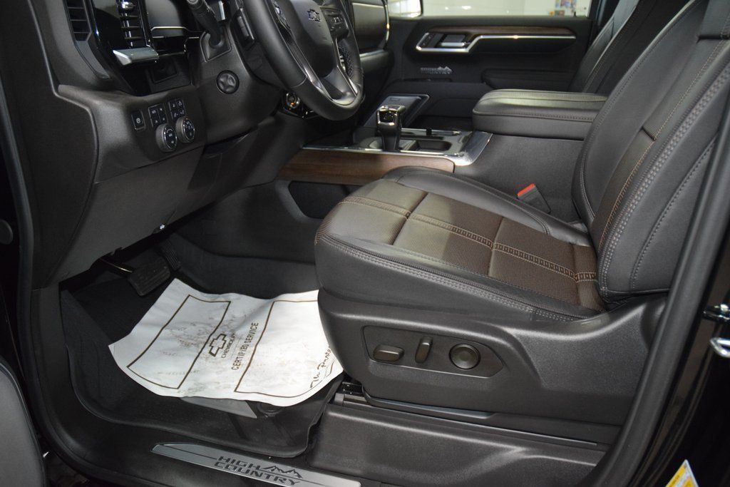 2025 Chevrolet Silverado 1500 — photo 35